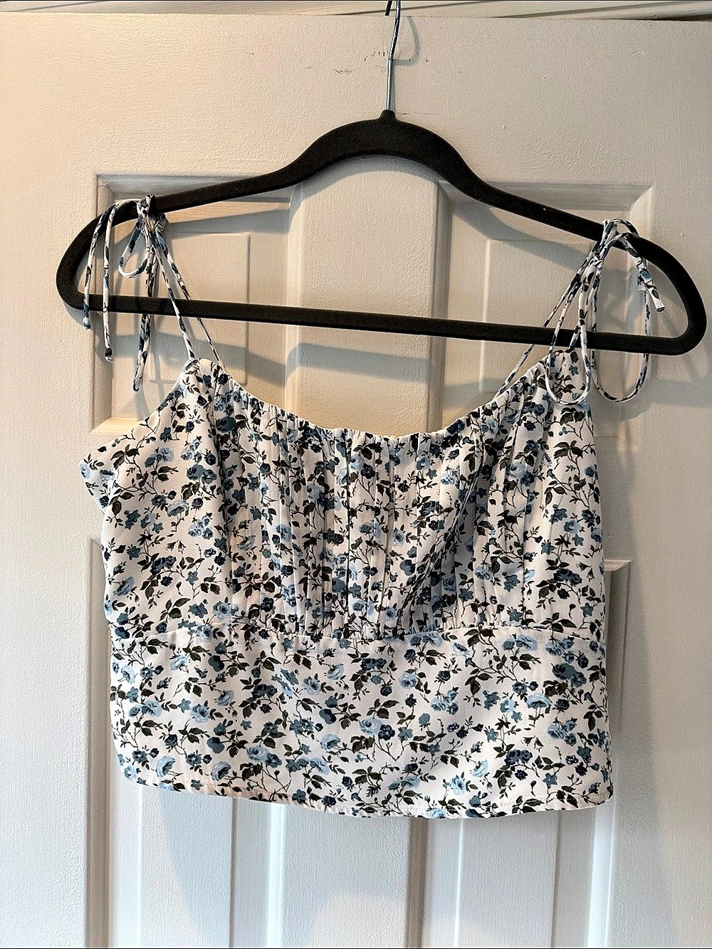 Abercrombie & Fitch Floral Tie-Strap Crop Top in White & Blue Like New